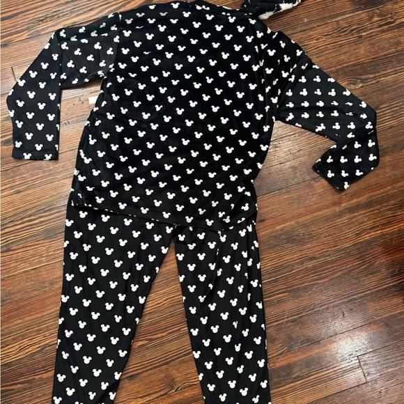 Disney Mickey Mouse 3 Pc Velour Pajama Set Gold Logo W/ Matching Socks Sz M 8-10 - Picture 3 of 7